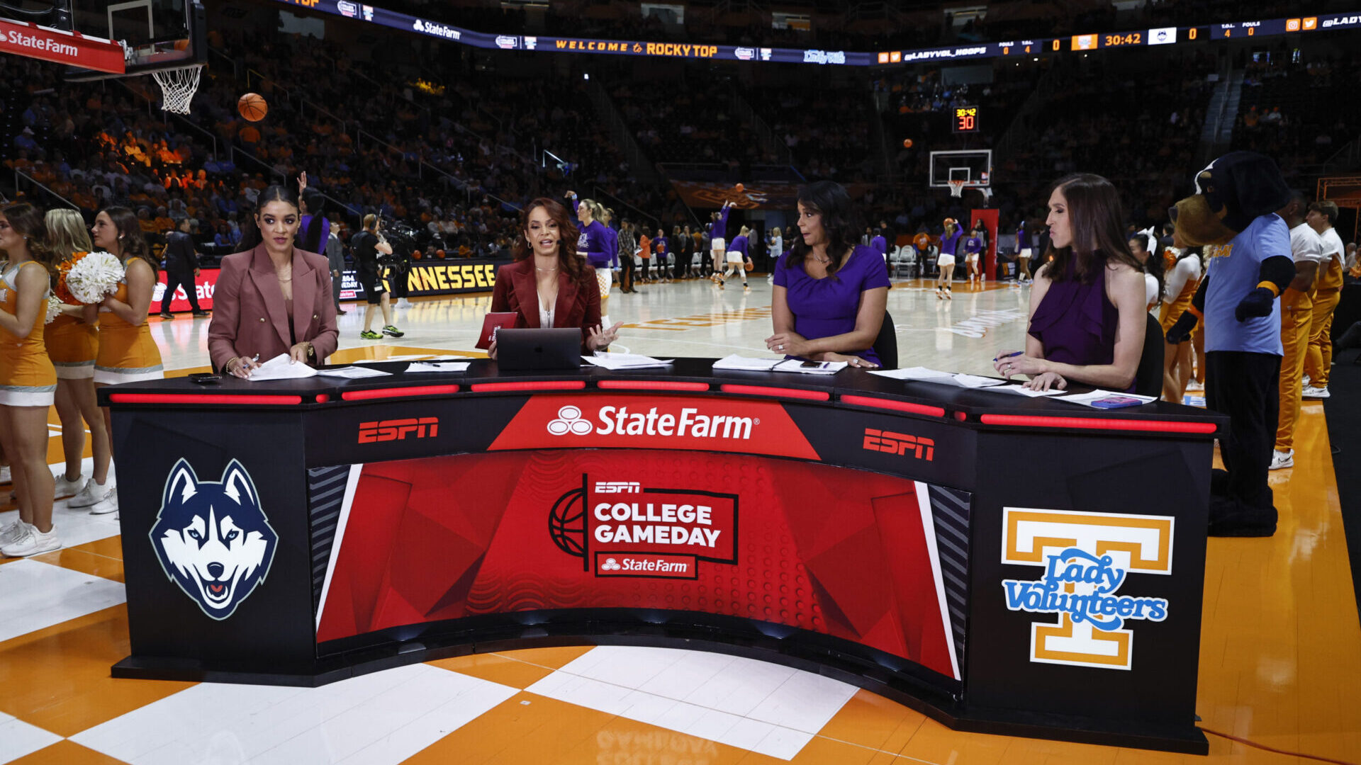 Andrea Carter, Elle Duncan, Carolyn Peck, and Rebecca Lobo