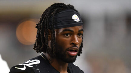 Najee Harris debunks ESPN's story about him sleeping on the floor