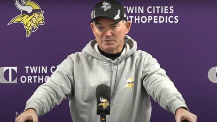 Mike Zimmer says a vaccinated Vikings player went to the ER with Covid