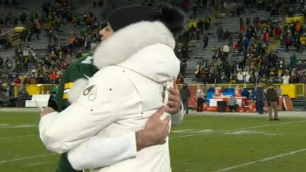 Aaron Rodgers, Erin Andrews mocked for hugging